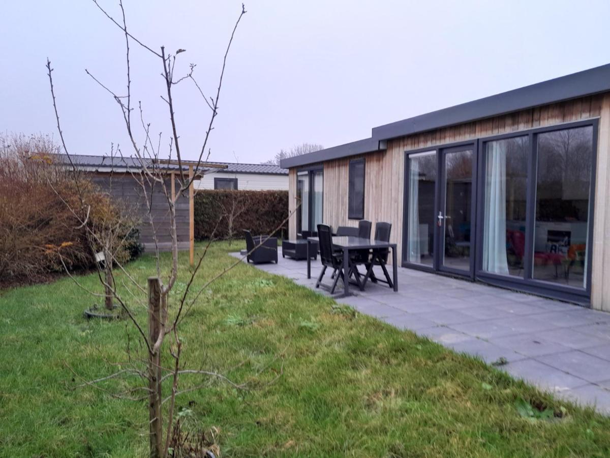 Luxe 5 Persoons Bungalow Op Rustig Vakantiepark Nabij Leeuwarden Dronrijp Екстер'єр фото
